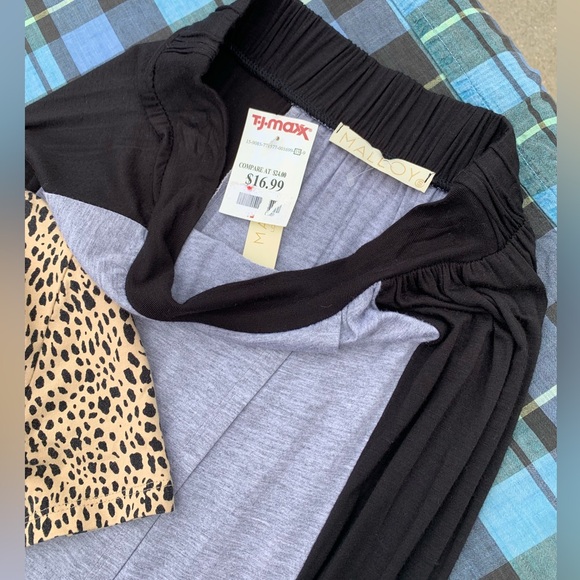 Brandy Melville Reseller Bundle Skirt & Wrap Crop - Picture 3 of 4